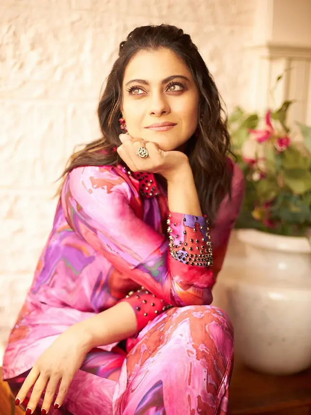 6 Potret Terbaru Kajol Pemeran Anjali di Kuch Kuch Hotta Hai, Awet Muda di Usia 48 Tahun