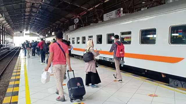 Suasana Stasiun Besar Purwokerto pada masa libur panjang akhir Oktober 2020. (Foto: Liputan6.com/Humas KAI Daop 5 Purwokerto)