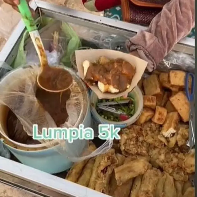 Warganet Bagikan Tips Jajan Kenyang Hanya Rp20 Ribu di Pantai Sanur Bali