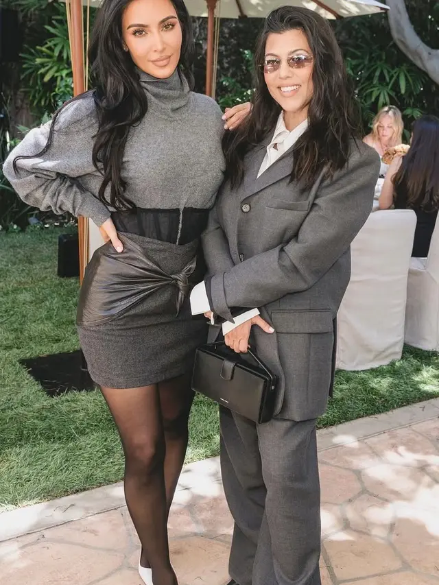 Kim Kardashian saat Lulus Program Studi Hukum di Usia 44 Tahun. [@kimkardashian]