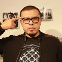 Selain menyutradarai film ‘A Copy of My Mind’, Joko Anwar juga menulis lagu yang menjadi soundtrack film yang dibintangi oleh Chico Jerikho dan Tara Basro tersebut. Baginya, musik merupakan hal penting untuk mendukung film. (Galih W. Satria/Bintang.com)