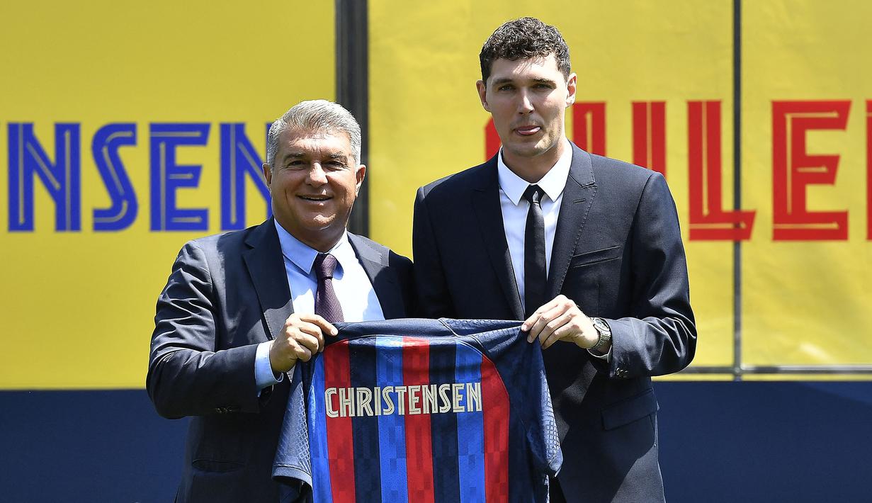 Chirstensen menandatangani kontrak hingga 2026. Blaugrana langsung memagarinya dengan klausul penjualan sebesar 500 juta euro jika klub lain ingin memboyong sang bek tengah itu. (AFP/Pau Barrena)