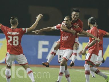 Pemain Persija, Bruno Lopes, melakukan selebrasi usai mencetak gol ke gawang Arema pada laga lanjutan liga 1 Indonesia di Stadion Patriot, Bekasi, Jumat (02/06/2017). Persija menang 2-0. (Bola.com/M Iqbal Ichsan)