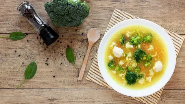 Sup Sayur Makanan yang Cocok Untuk Kamu Menjalankan IF (photo by freepik.com)