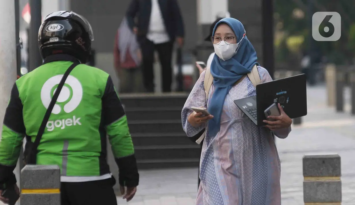 Keadaan semakin buruk dengan berbagai ancaman penyakit yang membuat masyarakat harus bersedia kembali mengenakan masker dalam sepekan terakhir. (merdeka.com/Imam Buhori)