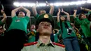 Tentara selalu ada di area penonton saat laga antara Beijing Guoan FC vs Jiangsu Suning di Liga Super China berlangsung.(EPA/Wu Hong)