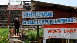 Tampak pintu masuk wisata lumpur lapindo, Sidoarjo, Senin (30/03/2015). Sudah 9 tahun kawasan ini terendam oleh lumpur, tidak terhitung kerugian yang diderita warga sekitar. (Liputan6.com/Andrian M Tunay)