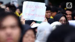 Badan Eksekutif Mahasiswa Seluruh Indonesia (BEM SI) menggelar aksi unjuk rasa pada Senin (17/2/2025). (Liputan6.com/Helmi Fithriansyah)