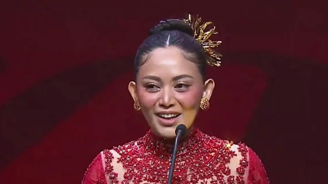 Rachel Vennya raih penghargaan di FFI 2023