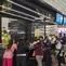 Penumpang Menumpuk di Bandara Soekarnp-Hatta, Pilih Tetap Tinggal untukPantau Penerbangan