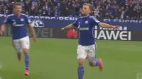 Video gol indah tendangan bebas Johannes Geis bek Schalke dari jarak 28 meter saat melawan Wolfsburg di Bundes Liga Jerman.