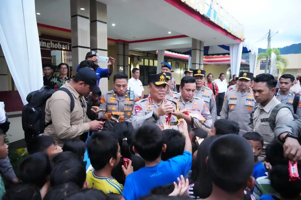 Wakapolri Tinjau Penanganan Pascabencana di Tapanuli Tengah