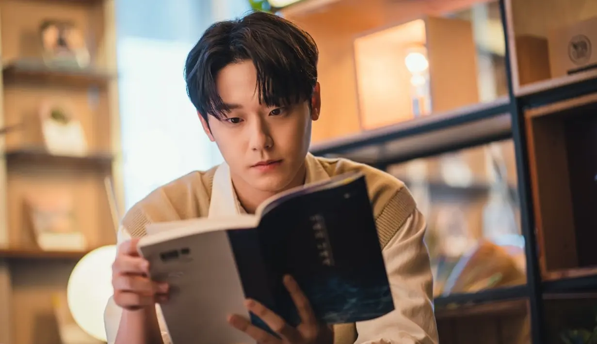 Meskipun ia tidak memiliki bakat atau tujuan hidup tertentu, kehidupan Jang Gun Woo berjalan mulus karena wajahnya yang tampan, yang tidak hanya memberinya banyak uang tetapi juga cinta dari banyak wanita.