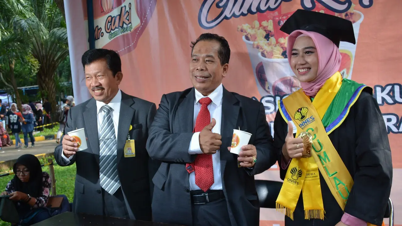 Mahasiswi bidikmisi unnes membangun bisnis beromzet Rp 90 juta