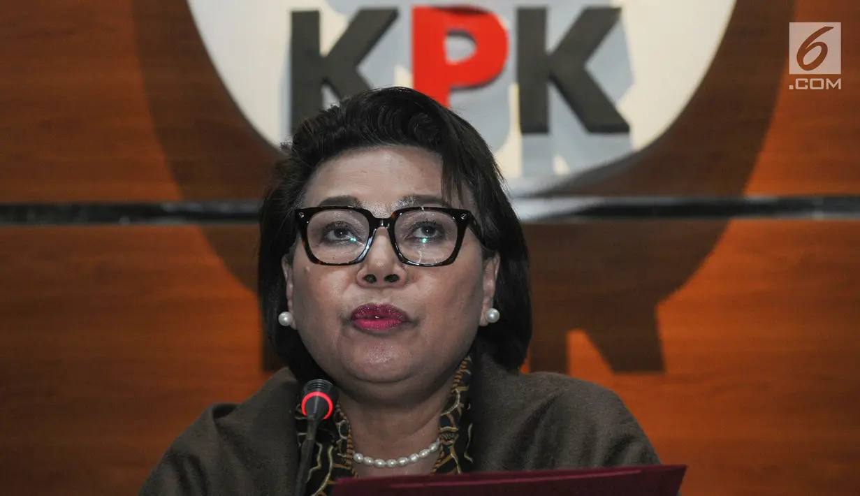 Wakil Ketua KPK, Basariah Panjaitan memberikan keterangan pers OTT Gubernur Kepulauan Riau (Kepri) Nurdin Basirun di gedung KPK, Jakarta, Kamis (11/07/2019). KPK menetapkan empat tersangka terkait suap izin lokasi rencana reklamasi di Kepri dengan barang bukti uang. (merdeka.com/Dwi Narwoko)