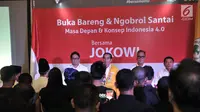 Presiden Jokowi (kedua kiri) didampingi Ketum Partai Golkar Airlangga Hartarto, Agung Gumiwang Kartasasmita, dan Kepala Staf Kepresidenan Moeldoko saat menghadiri Buka Bareng di Kantor DPD Partai Golkar, Jakarta, Rabu (23/5). (Merdeka.com/Iqbal S Nugroho)