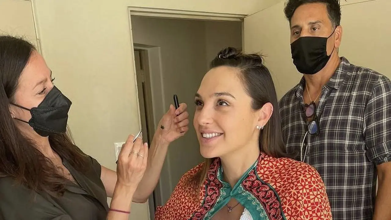Gaya Keren Aktris Dunia Ketika Memompa ASI Disela Pekerjaannya/dok. Instagram Gal Gadot