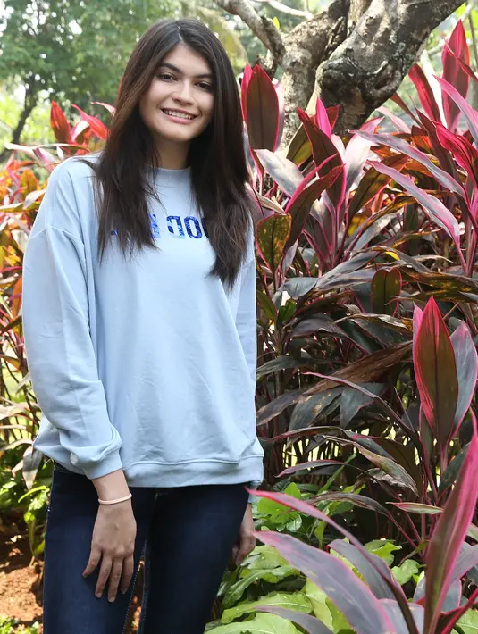 Inilah kisah cinta Agahtha. Bukan terjadi pada kisah nyata, melainkan di layar kaca. Cintanya Karmila dengan Ilham tak berjalan mulus. Kedua orang tuanya tidak menyetujuinya. Bahkan, ibunya melarang Karmila menemui Ilham. (Bambang E. Ros/Bintang.com)