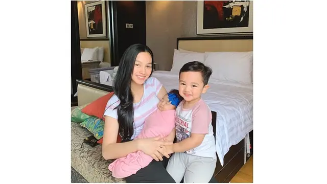 Momen Manis Tya Arifin Asuh Anak (sumber: instagram/@tyaarifinnw)
