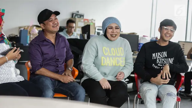 Riza Mantovani, Melly Goeslaw dan Rama Davis saat berkunjung ke kantor Liputan6.com di SCTV Tower, Senayan