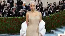 <p>Penampilan kontroversial Kim Kardashian di red carpet. Kim Kardashian mengenakan gaun asli Marylin Monroe yang merupakan rancangan Bob Mackie. Foto: Vogue.</p>