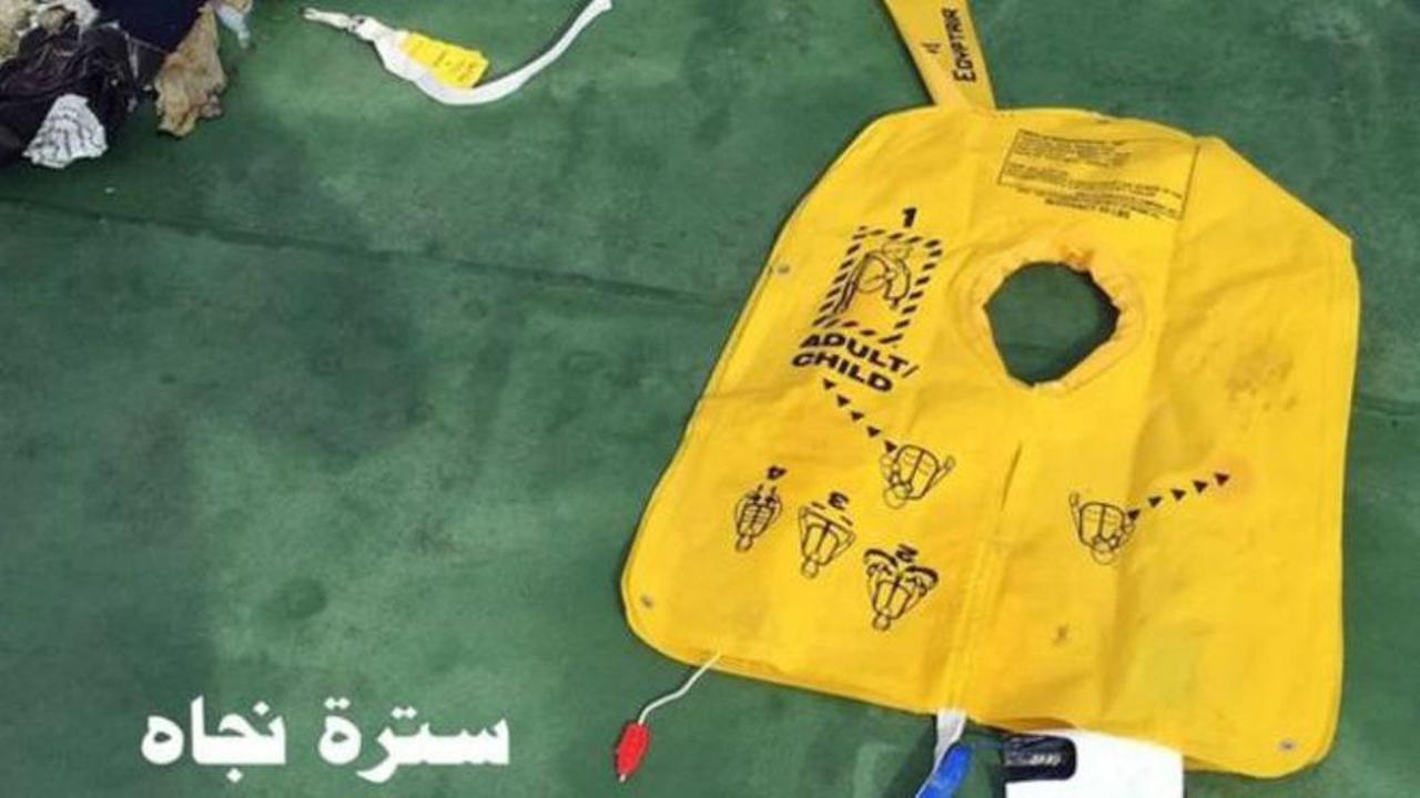 Ini Puing Pesawat EgyptAir Hilang di Laut Mediterania