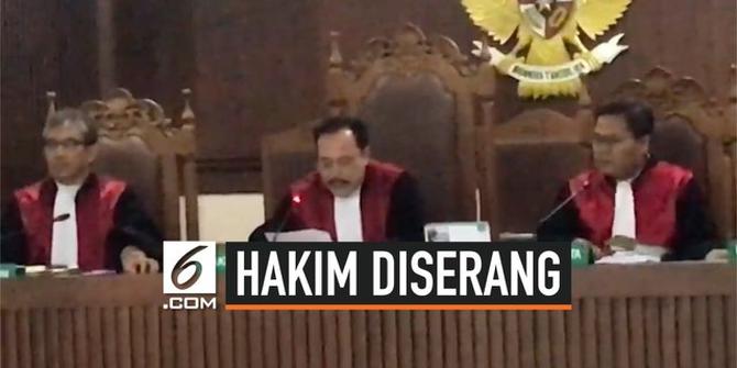 VIDEO: Hakim Diserang Pengacara saat Bacakan Putusan