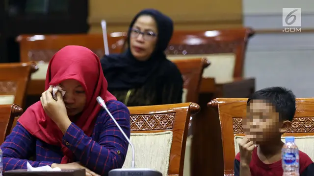 Bawa Anak, Baiq Nuril Menangis Saat Hadiri Rapat Komisi III