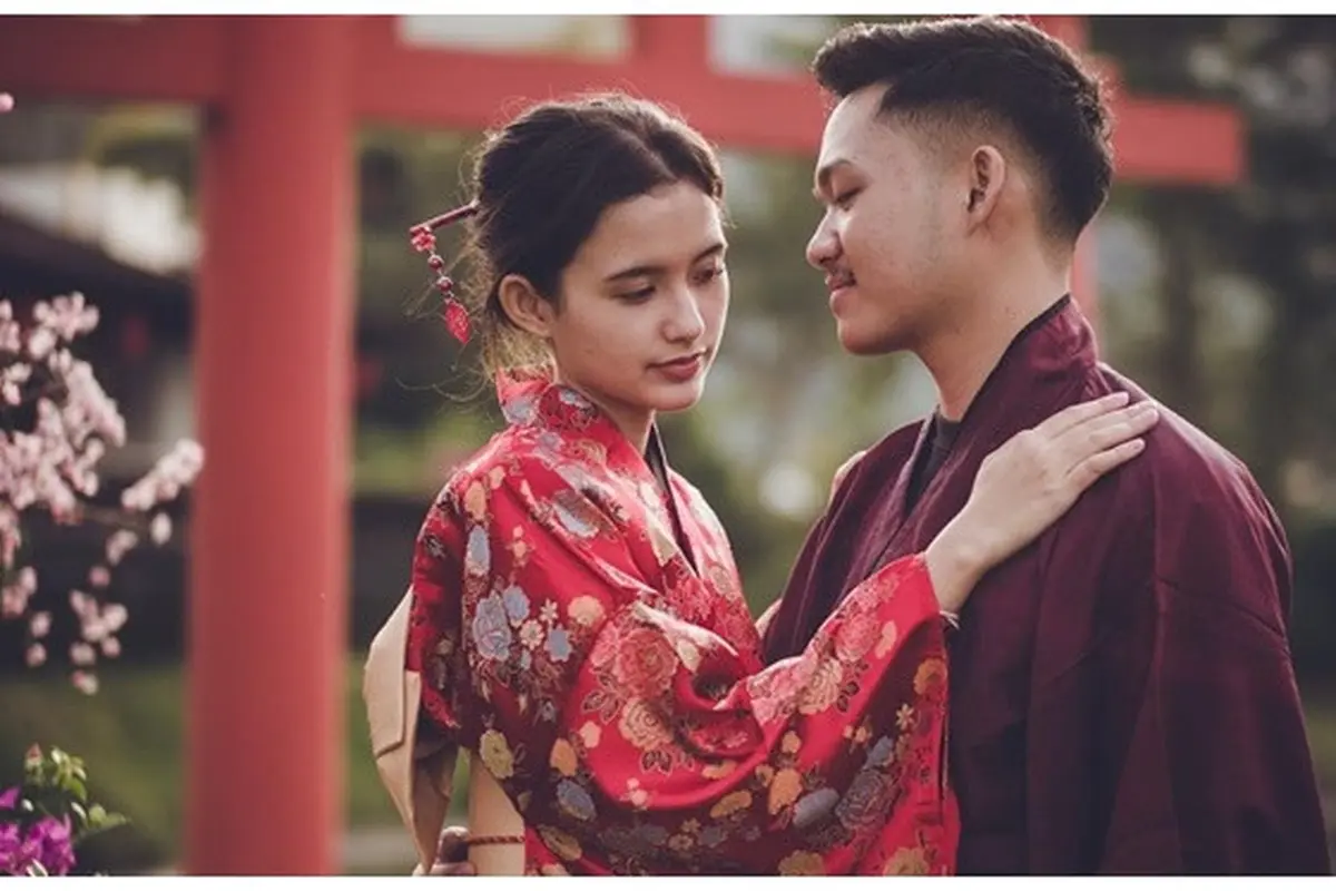 6 Pemotretan Sarah Menzel dan Azriel Hermansyah Pakai Busana Jepang, Bak Prewedding