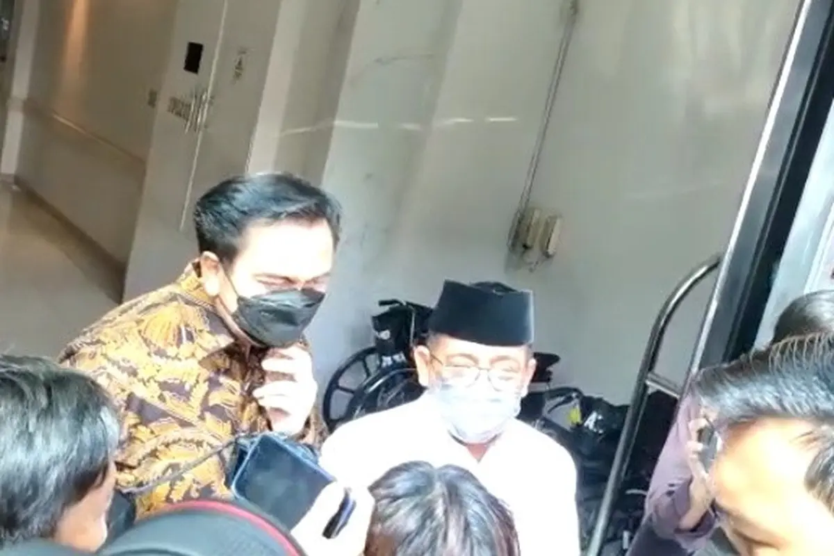 Menteri Sekretaris Negara Pratikno hadir di Rumah Sakit Waluyo, Jumat (1/7/2022) (Liputan6.com/Winda Nelfira)