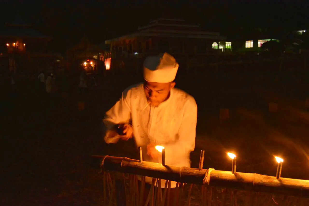 Ritual dan prosesi adat mengawali Festival Tidore 2018 yang berlangsung sejak 30 Maret hingga 12 April 2018. (Foto: Dok. Kemenpar)