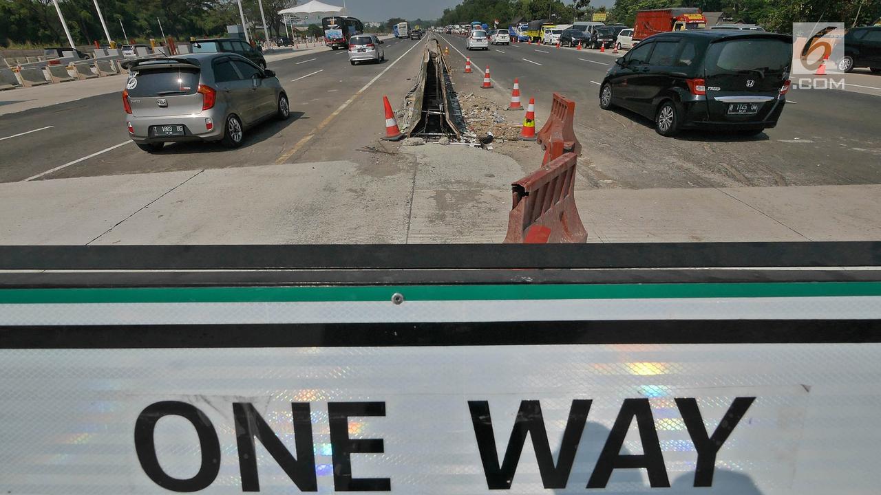 Sistem One Way Diberlakukan, Begini Suasana di Gerbang Tol Cikampek Utama