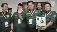    Ketua Umum Partai Bulan Bintang (PBB) Yusril Izha Mahendra tiba untuk menyerahkan berkas bakal caleg di Gedung KPU, Jakarta, Selasa (17/7). PBB daftarkan 490 bakal caleg. (Merdeka.com/Iqbal S Nugroho)