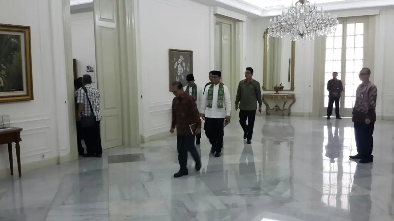 Gubernur DKI Jakarta Anies Baswedan dan Wakil Gubernur Sandiaga Uno mendatangi Wakil Presiden Jusuf Kalla