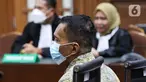 Terdakwa mantan Direktur Pemeriksaan dan Penagihan Ditjen Pajak Kementerian Keuangan Angin Prayitno Aji menjalani sidang tuntutan di Pengadilan Tipikor pada Pengadilan Negeri Jakarta Pusat, Selasa (27/6/2023). (Liputan6.com/Herman Zakharia)