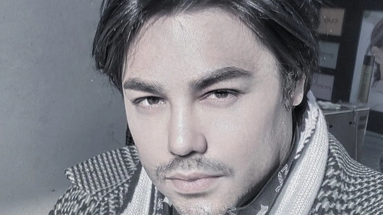 6 Potret Terbaru Ivan Gunawan, Bak Bintang Hollywood dan Bikin Pangling