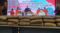 Direktorat Tindak Pidana Narkoba Bareskrim Polri mengungkap kasus ganja, Jumat (26/11/2021).(Merdeka.com/Bachtiarudin Alam)