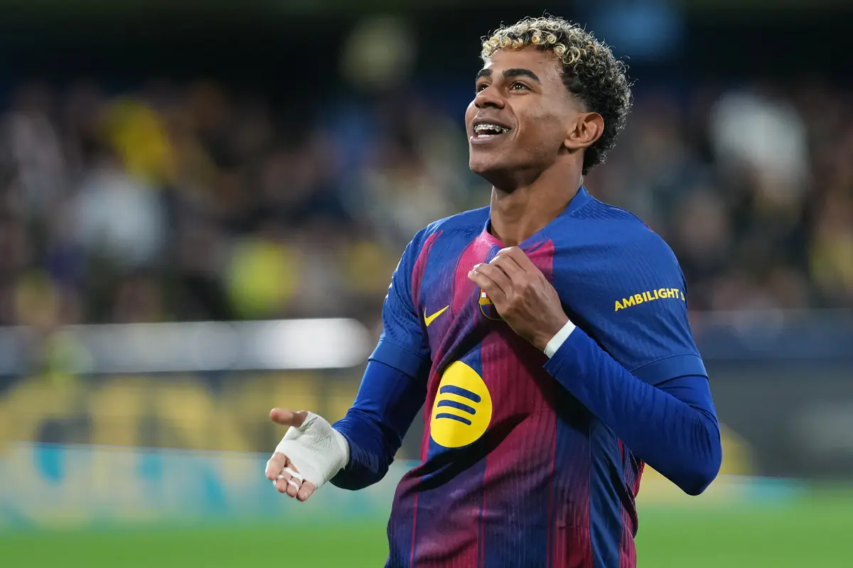 Selebrasi Lamine Yamal di laga Villarreal vs Barcelona di pekan ke-17 Liga Spanyol 2025/2026 di Estadio de la Ceramica, Minggu (21/12/2025). (AP Photo/Alberto Saiz)