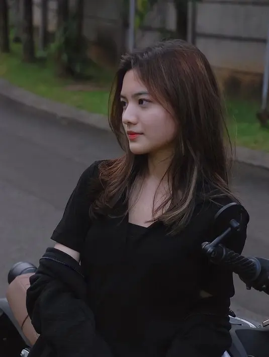 Adrienne Zee pernah beradu akting dengan Alwi Assegaf dalam sinetron Kembalinya Raden Kian Santang. (FOTO: instagram.com/alyrinee/)