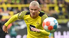 Erling Haaland menjatuhkan pilihannya untuk melanjutkan karier di Liga Inggris bersama Manchester City. Diketahui, ia pindah ke Etihad Stadium dengan nilai transfer sebesar 60 juta euro. Hal tersebut membuat Borussia Dortmund mendapatkan untung sebesar 40 juta euro. Selain dirinya, berikut ini sederet transfer termahal dari klub Bundesliga saat didatangkan ke Liga Inggris. (AFP/Ina Fassbender)