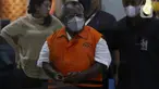 Bupati Mimika, Papua nonaktif Eltinus Omaleng usai menjalani pemeriksaan lanjutan di Gedung Merah Putih KPK, Jakarta, Kamis (29/9/2022). Eltinus Omaleng merupakan tersangka kasus dugaan korupsi pengadaan barang dan jasa terkait pendirian Gereja Kingmi Mile 32. (Liputan6.com/Helmi Fithriansyah)