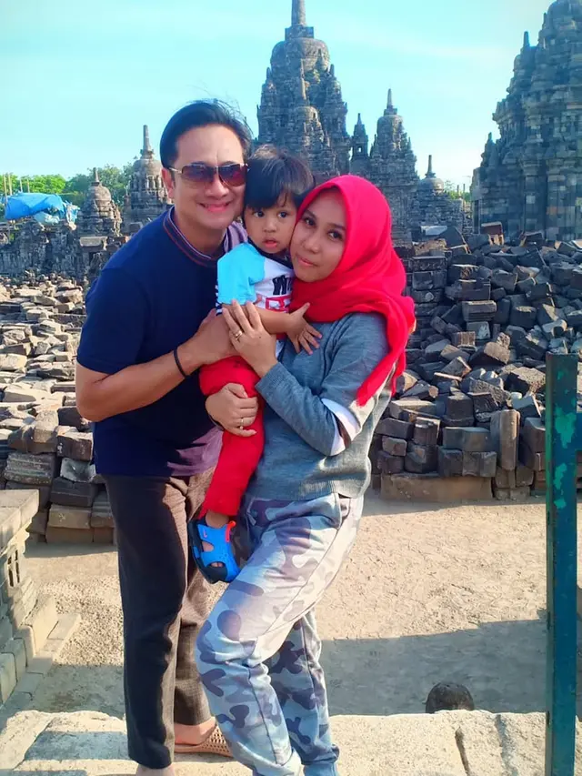 6 Potret Sarni, Istri Ivan Fadilla Sekaligus Ibu Sambung Verrell Bramasta