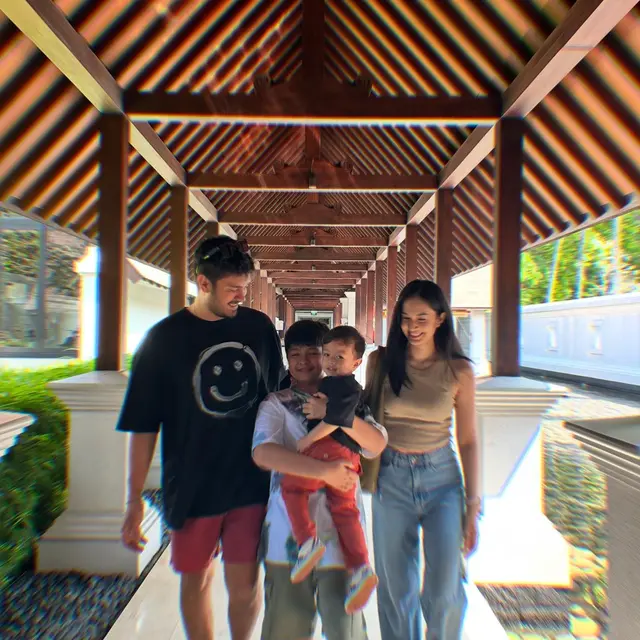 6 Potret Faradilla Yoshi Bareng Anak Kandung dan Sambung, Kasih Sayang Tak Terbagi