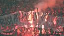 The Jakmania mendukung tim dengan berbagai tuisan di spanduk  pada laga Trofeo Persija  di Stadion Utama Gelora Bung Karno, Jakarta, Sabtu (9/4/2016). (Bola.com/Nicklas Hanoatubun)