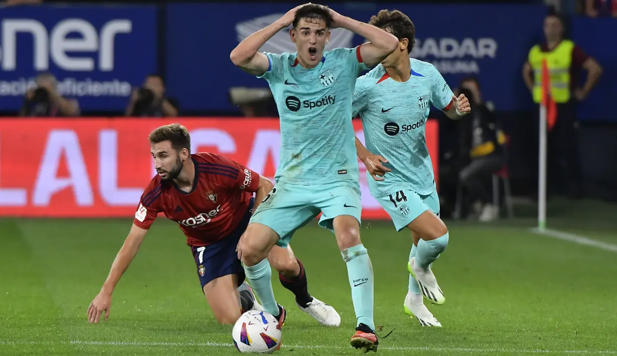 Barcelona berhasil menjaga tren kemenangan usai menang 2-1 atas Osasuna. (AP Photo/Alvaro Barrientos)