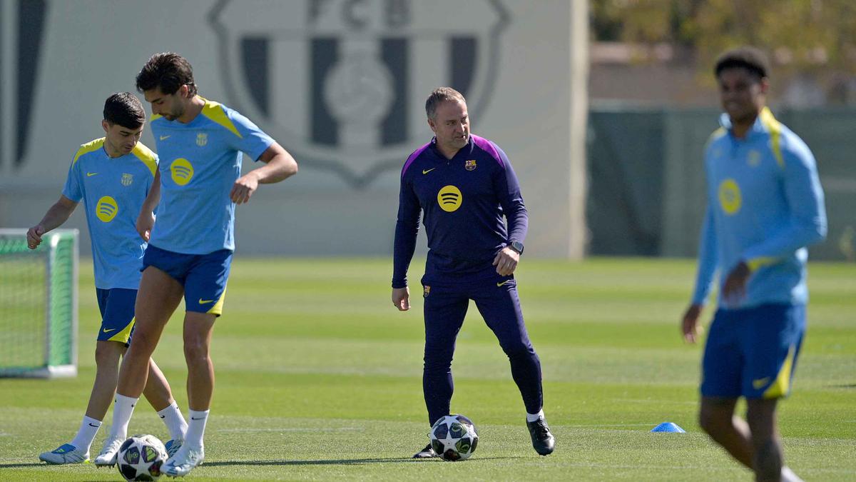 Hansi Flick Protes Jelang Atletico vs Barcelona: Lapangan Stadion Metropolitano Jadi Sorotan