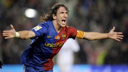 1. Carles Puyol – Mantan kapten Barcelona ini adalah salah satu bek tangguh pada masa nya. Permainan disiplin dan tak kenal kompromi membuat lini belakang Barca layaknya benteng kokoh. (AFP/Philippe Desmazes)