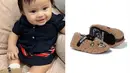 Bahkan kali ini, ia mengenakan sepasan sepatu balet dari Moschino Baby. Sepatu dengan aksen bordir teddy bear ini dibanderol harga senilai Rp 1.785.000. (Foto: fashion_aureliehermansyah_atta)