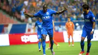 Aksi Demba Ba di Liga Super China, beberapa waktu lalu. Tahun ini, kompetisi kasta tertinggi di China tersebut mendatangkan banyak pemain bintang dengan dana belanja mencapai lebih dari Rp 4 triliun.  (www.cnnturk.com)