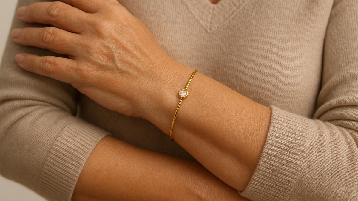 6 Model Gelang Emas Simple Cocok untuk Dipakai Sehari-Hari oleh Ibu-Ibu Usia 50 Tahun
